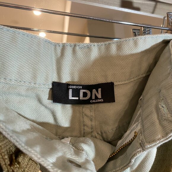 Safari neutral light green shorts - Picture 3 of 3